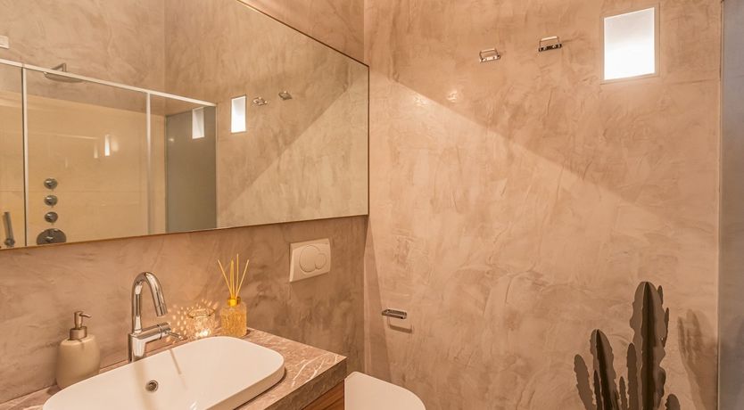 Photo of Como Crystal