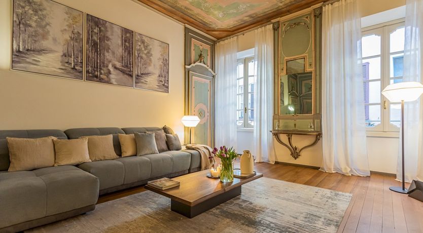 Photo of Como Crystal