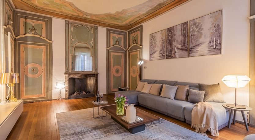 Photo of Como Crystal