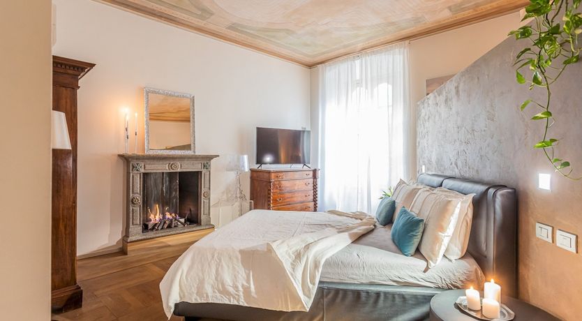 Photo of Como Crystal