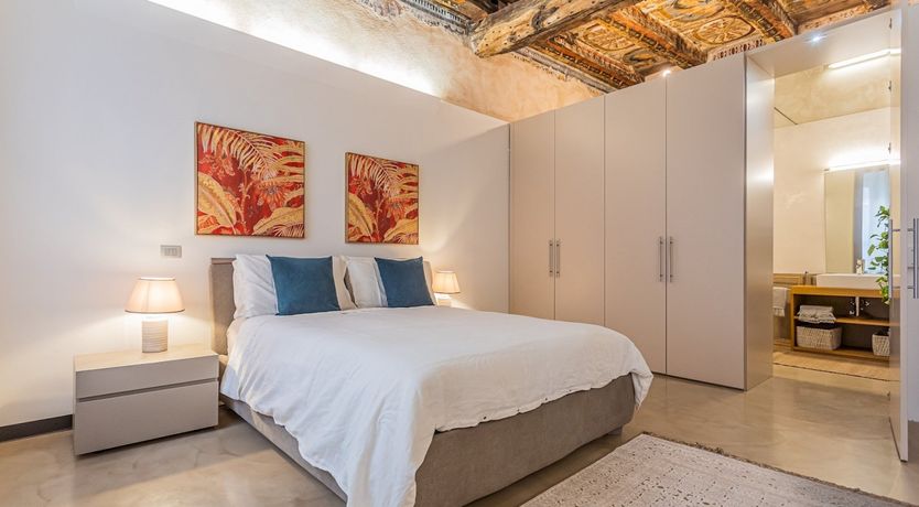 Photo of Como Crystal