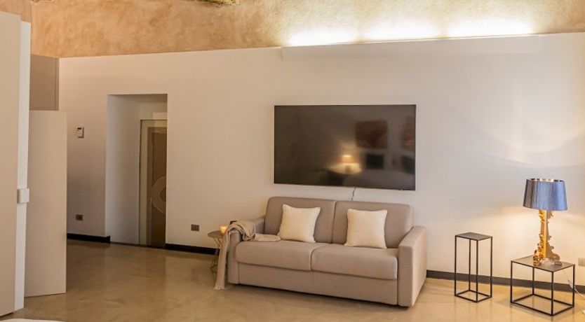 Photo of Como Crystal