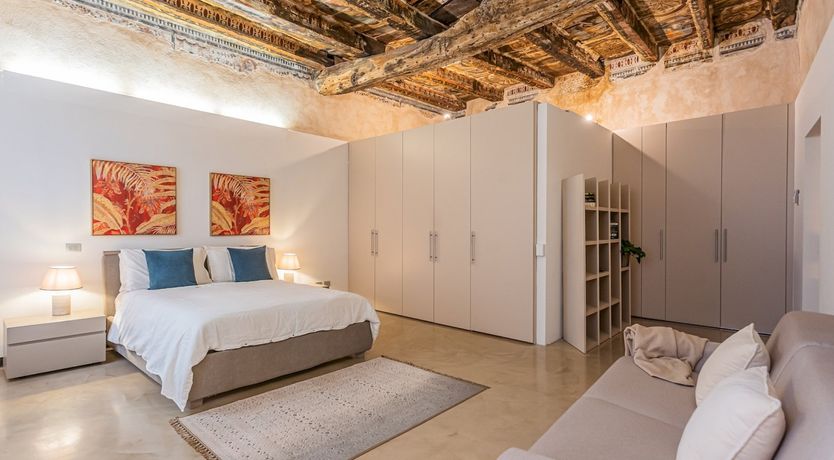 Photo of Como Crystal