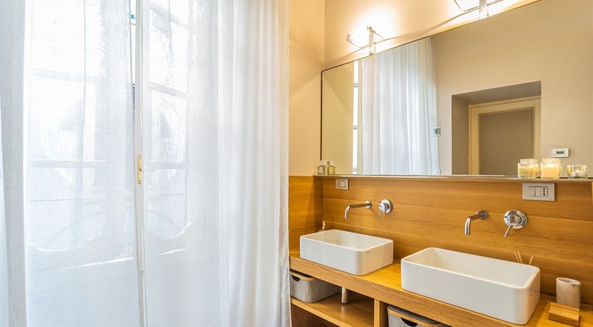 Photo of Como Crystal