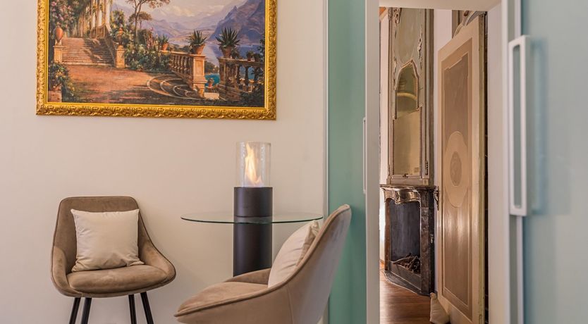 Photo of Como Crystal