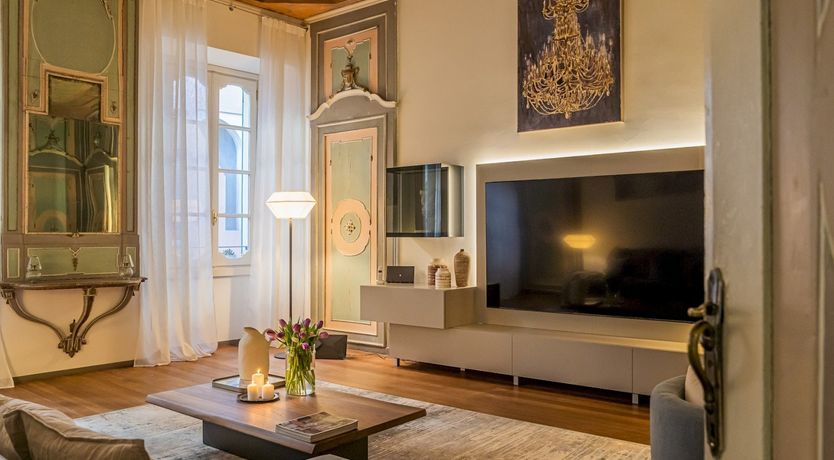 Photo of Como Crystal