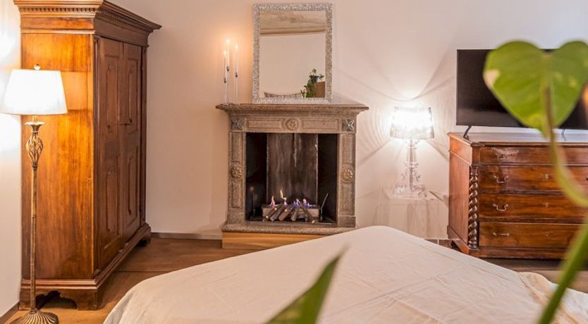 Photo of Como Crystal