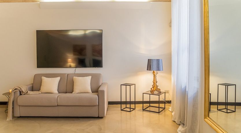 Photo of Como Crystal