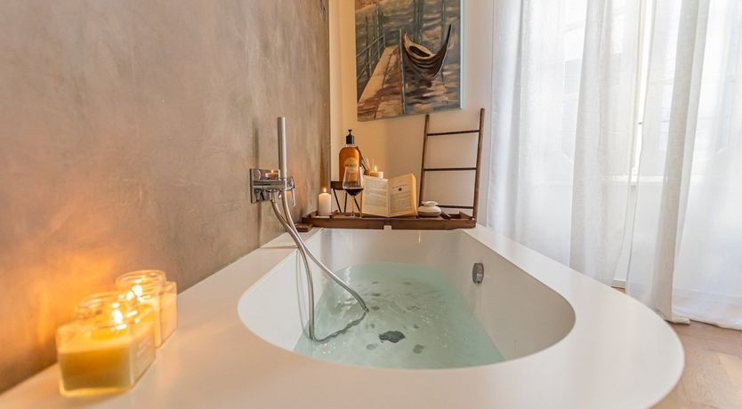 Photo of Como Crystal