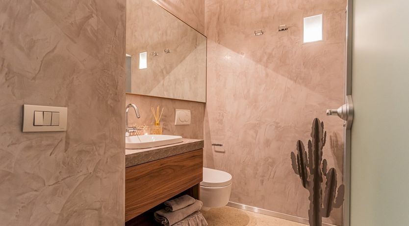 Photo of Como Crystal