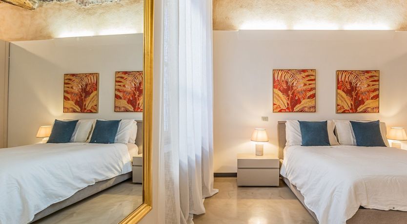 Photo of Como Crystal