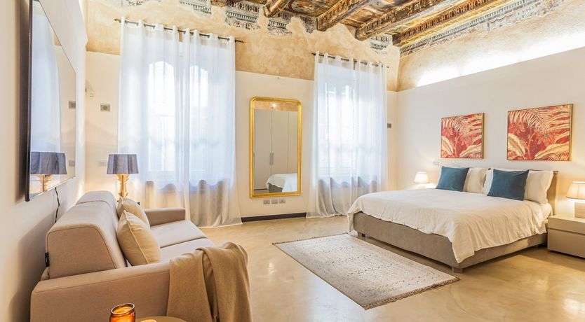 Photo of Como Crystal