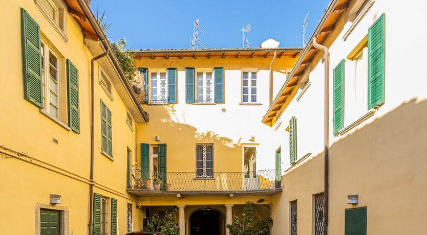 Photo of Como Crystal