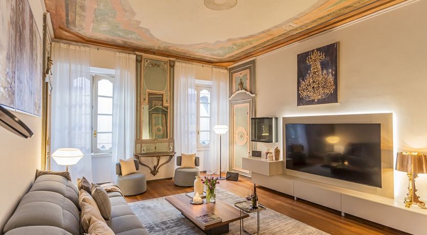 Photo of Como Crystal