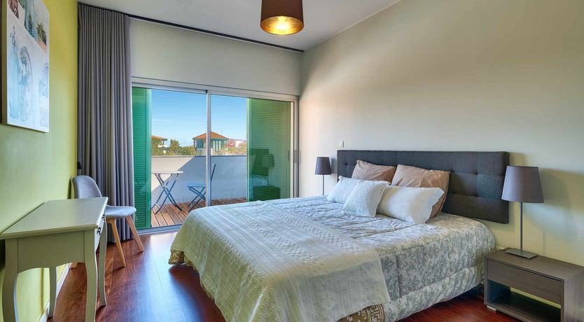 Photo of Glossy Reflections