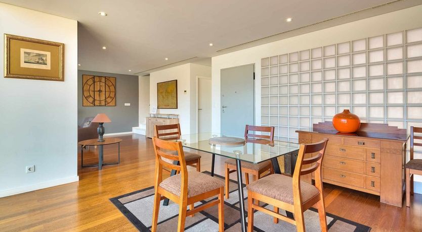 Photo of Glossy Reflections