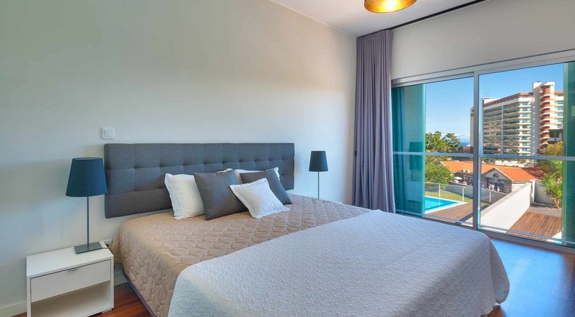 Photo of Glossy Reflections