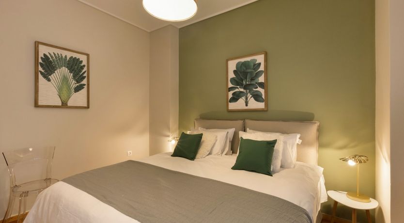 Photo of Zeas' Waves