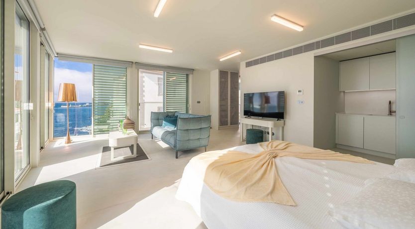 Photo of Glistening Blue