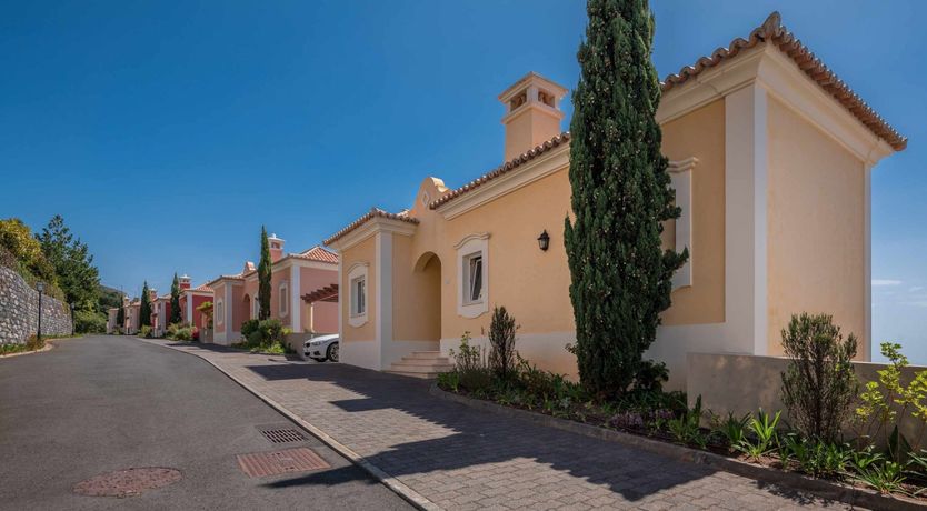 Photo of Blurred Horizons