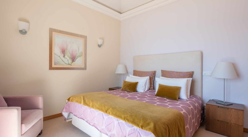 Photo of Blurred Horizons