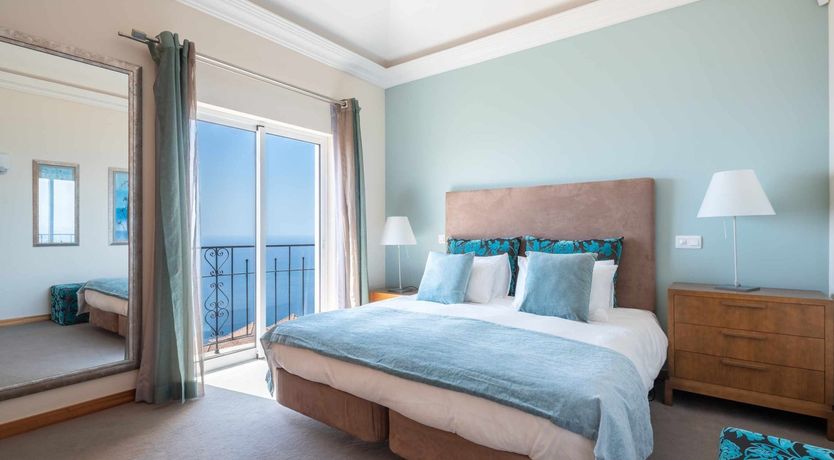 Photo of Blurred Horizons