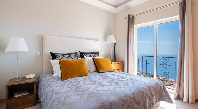 Photo of Blurred Horizons