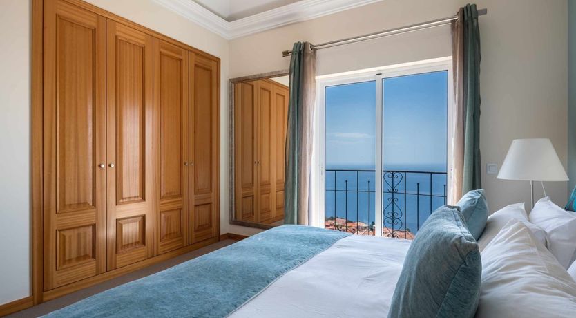 Photo of Blurred Horizons