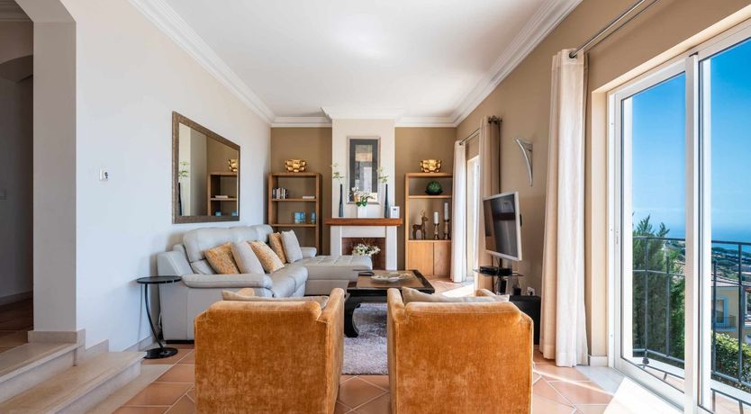 Photo of Blurred Horizons