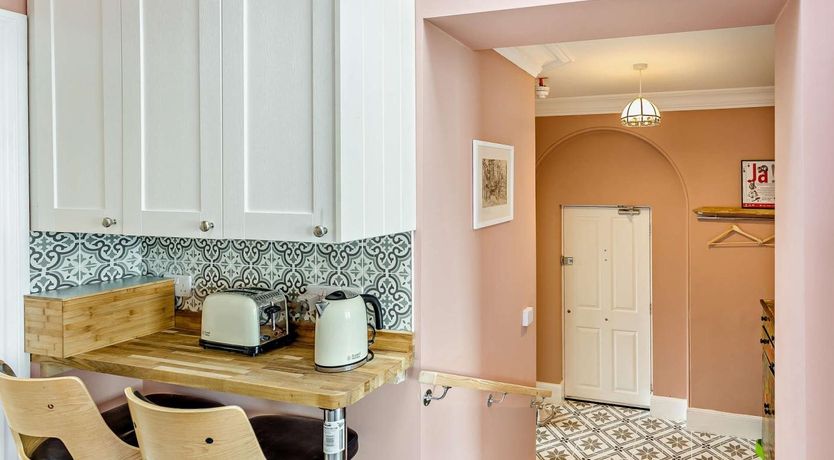 Photo of 2 Bed in St. Leonards -on- Sea