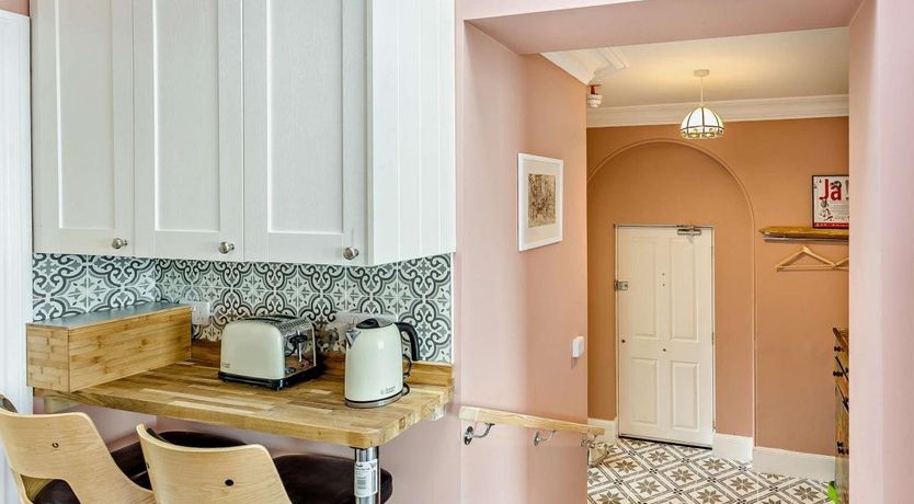 Photo of 2 Bed in St Leonards on Sea