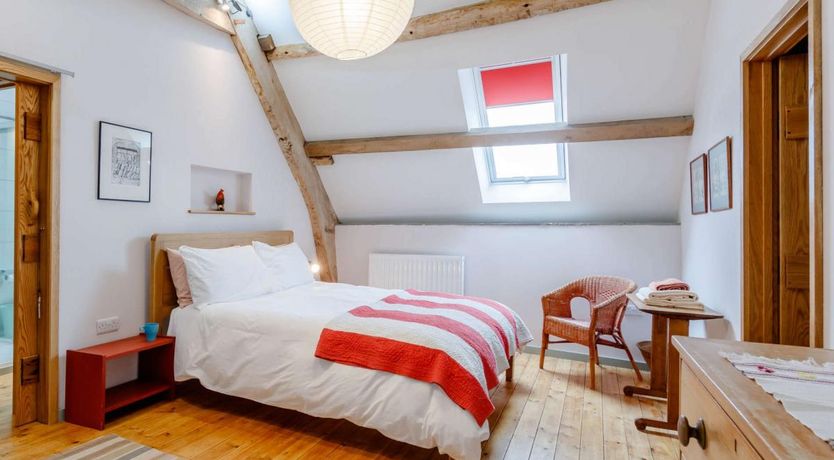 Photo of 4 Bed in Llechfaen