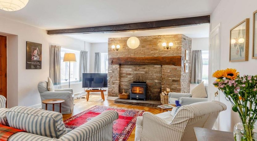 Photo of 4 Bed in Llechfaen