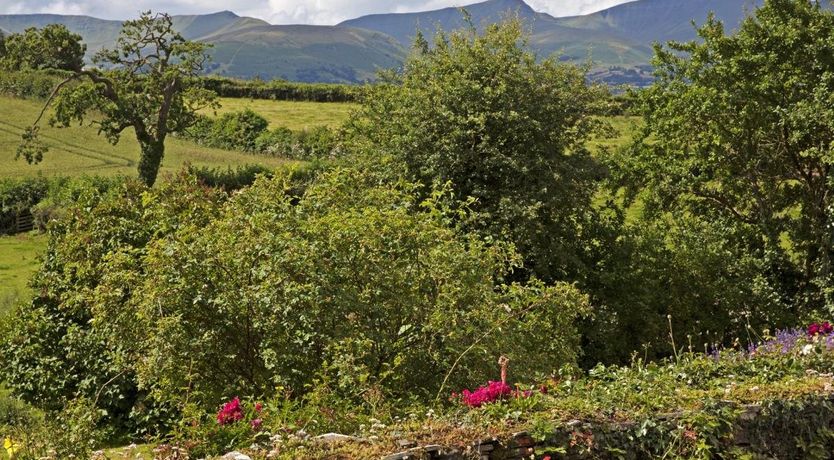 Photo of 4 Bed in Llechfaen