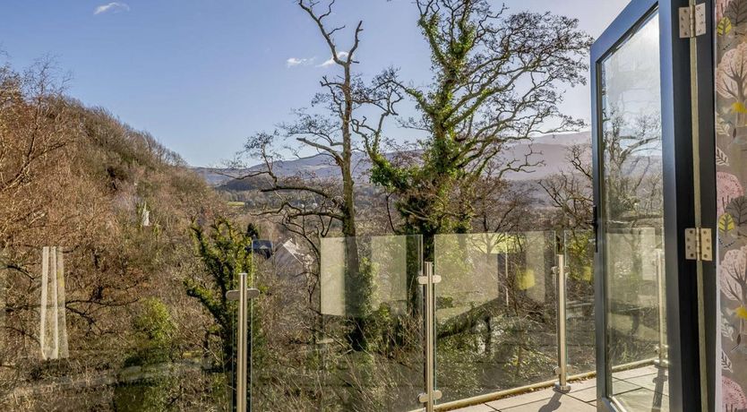 Photo of 3 Bed in Llanelltyd