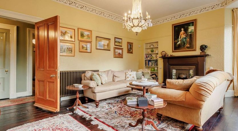 Photo of 5 Bed in Birnam