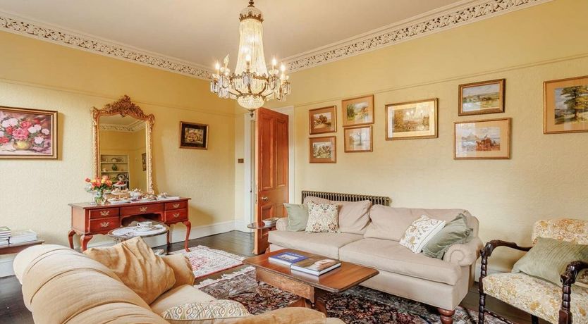 Photo of 5 Bed in Birnam