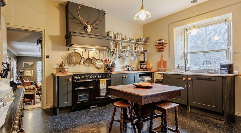 Photo of 5 Bed in Birnam