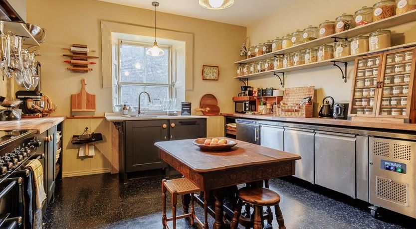 Photo of 5 Bed in Birnam