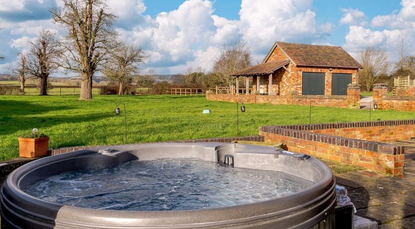 Photo of 4 Bed in Awre