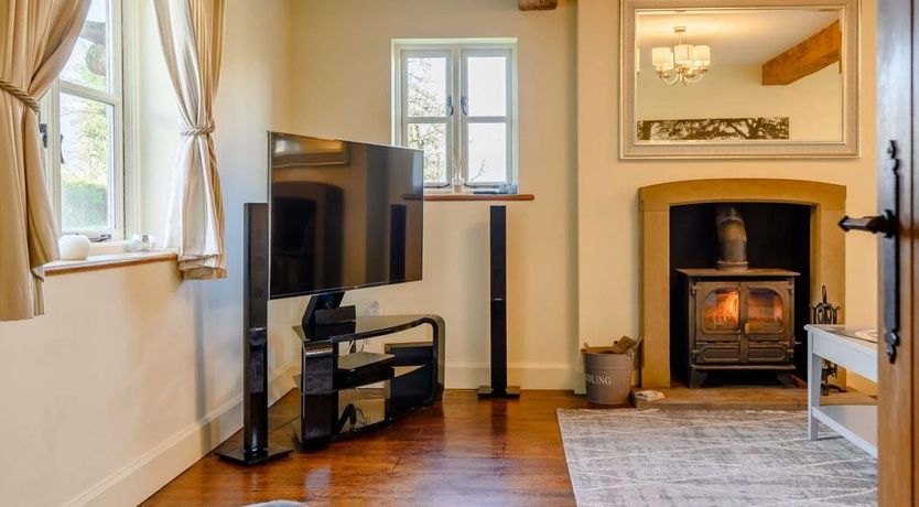 Photo of 4 Bed in Awre