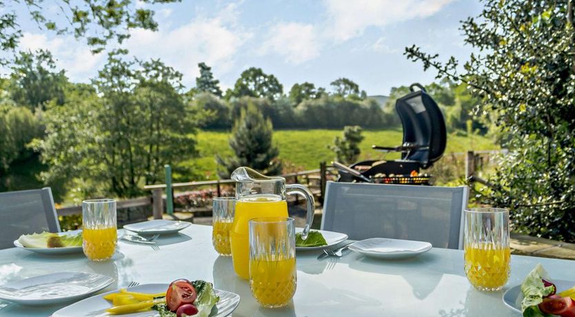 Photo of 2 Bed in All Stretton