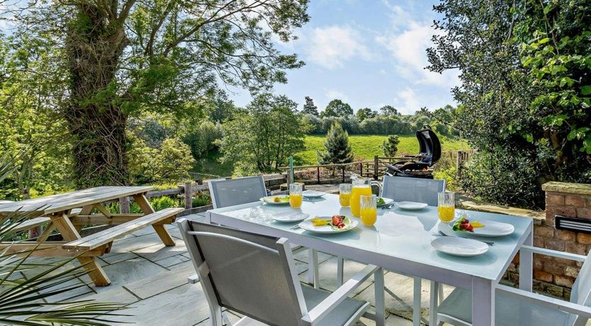 Photo of 2 Bed in All Stretton