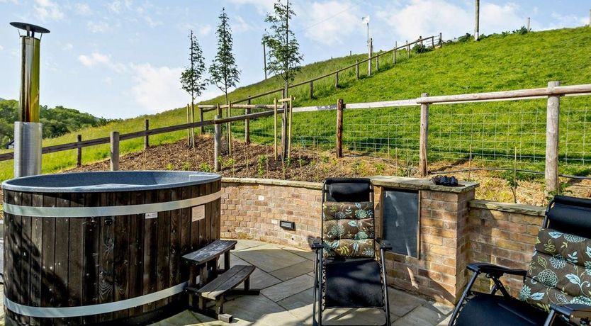 Photo of 2 Bed in All Stretton