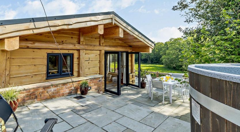 Photo of 2 Bed in All Stretton