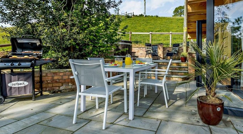 Photo of 2 Bed in All Stretton