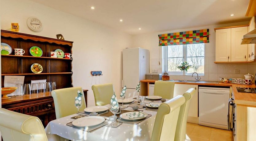 Photo of 3 Bed in Lee