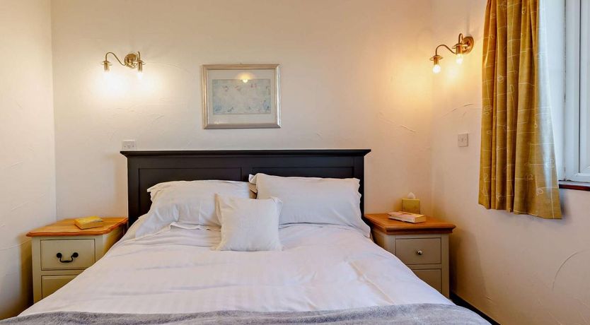 Photo of 3 Bed in Lee