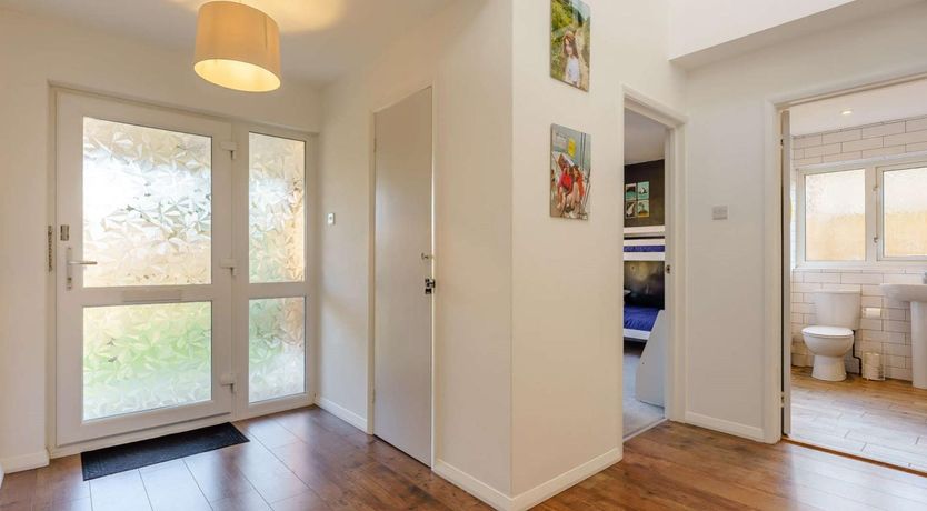 Photo of 4 Bed in Freshwater