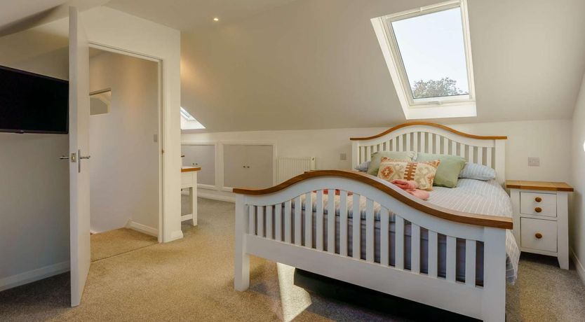 Photo of 4 Bed in Freshwater